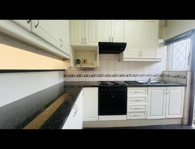 2 BEDROOM PROPERTY TO RENT IN FIELDS HILL